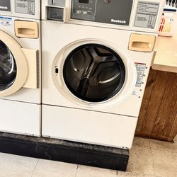 Coin Laundry Plaza - 1 of MANY broken machines.
