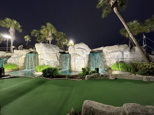 Captain Hook's Adventure Golf by null