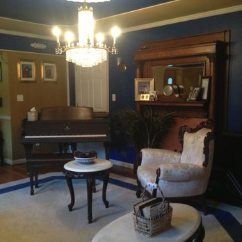 Up Up and Away Lodging - Piano /sitting room - Bed & Breakfast Near Me - Hermann, Missouri Up Up and Away Lodging - Piano /sitting room - Bed & Breakfast Near Me - Hermann, Missouri