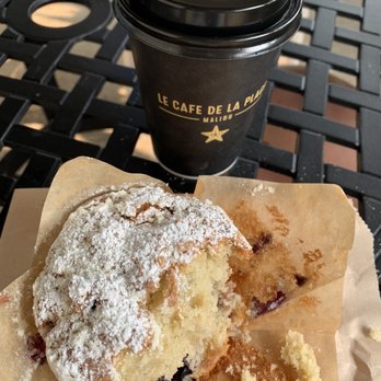 Le Cafe De La Plage - Blueberry muffin & lavender honey latte - Coffee & Tea Near Me - Malibu, California