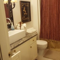By The Sea BnB - Classic Queen room with private bathroom