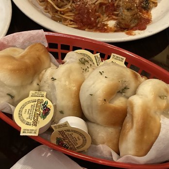 Luigi's Italian Restaurant - Fried Calamari Garlic Bread Meatballs & Tomato Sauce Sausage & Tomato Sauce Ziti Con Vodka Ravioli - Italian Near Me - Belton, Texas