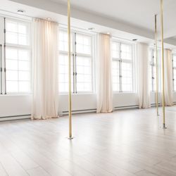 Milan Pole Dance Studio - Milan Pole Dance Studio - Montreal Base