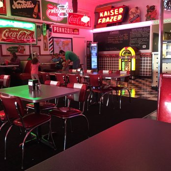 Mom's Diner - Diners Near Me - Archbold, Ohio