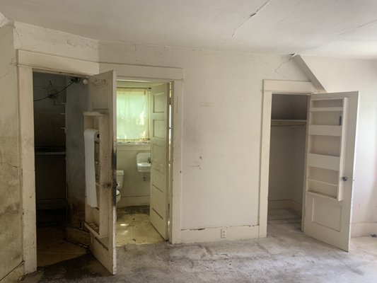 Demo/Gut Out Of A One Bedroom And Bath - Demo/Gut Out Of Studio Demo/Gut Out Of A One Bedroom And Bath - Demo/Gut Out Of Studio