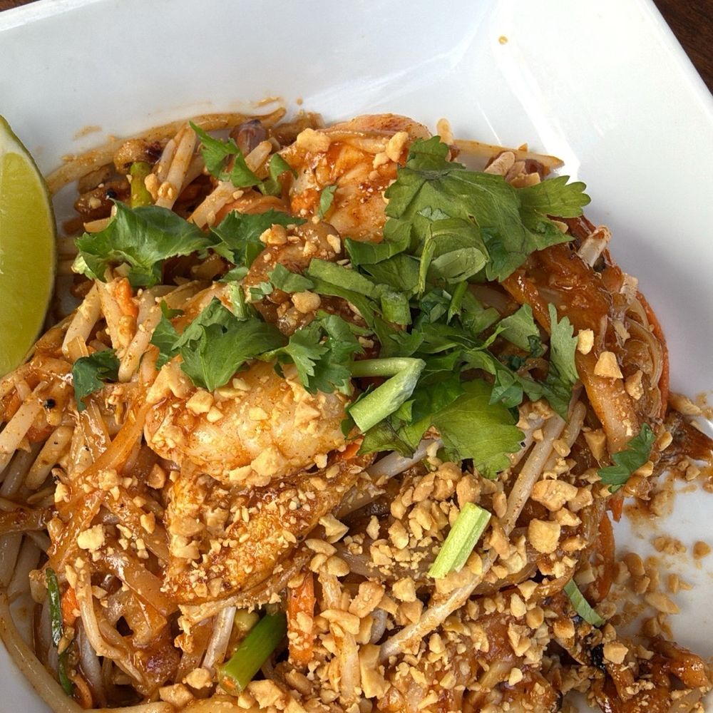 Thai Mee Up - Chicken and shrimp pad Thai - Food Trucks Near Me - Kihei, Hawaii Thai Mee Up - Chicken and shrimp pad Thai - Food Trucks Near Me - Kihei, Hawaii