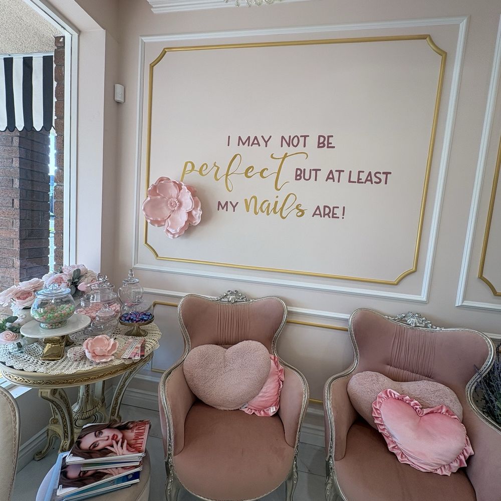 Le Petit Salon - Nail Salons Near Me - Tustin, California
