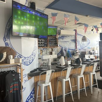 Four Tunas Fish & Bar - Seafood Near Me - Escondido, California