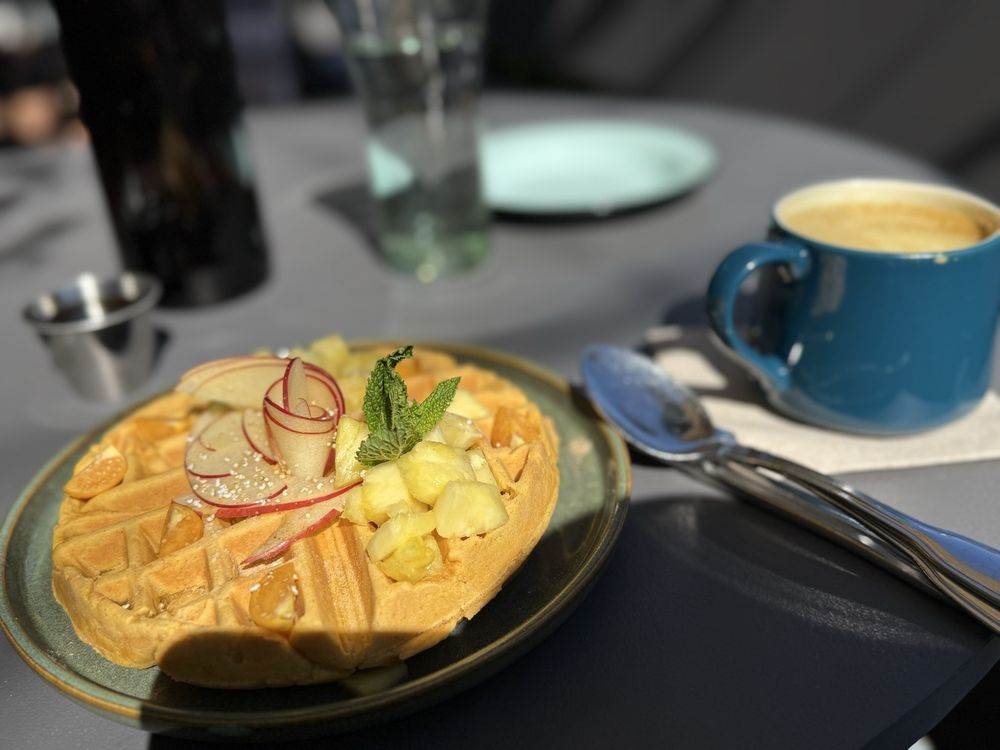 Social spots from Pharm Table