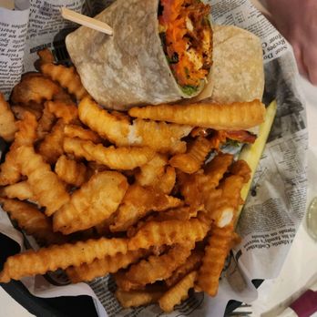 Barrett's Ale House - Buffalo Chicken Wrap - American Near Me - Fall River, Massachusetts