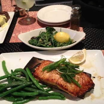 Weber Grill Restaurant - Salmon w/green beans - Barbeque Near Me - Chicago, Illinois