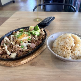 Bilao - Pork Sisig with Garlic Fried Rice (Best Comfort Food) - Filipino Near Me - Sacramento, California
