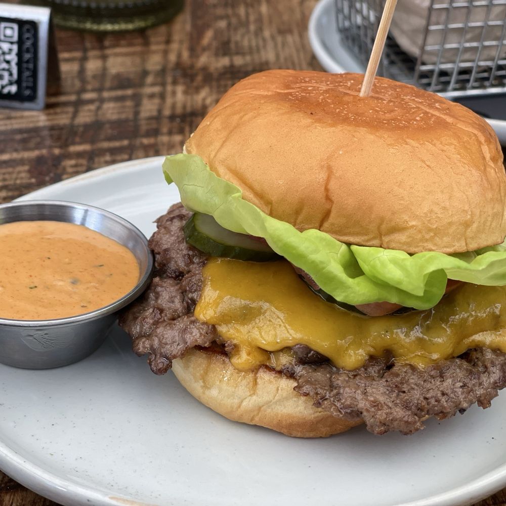 Le Chick - Smash burger - Cocktail Bars Near Me - Miami, Florida