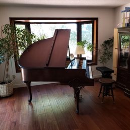 Our piano at the destination. Our piano at the destination.
