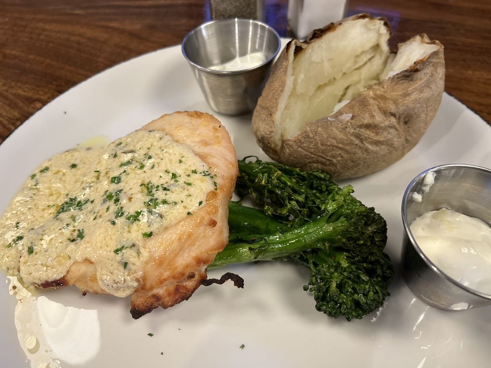 THE CLUB CAR RESTAURANT AND LOUNGE CLOSED Updated August 2024