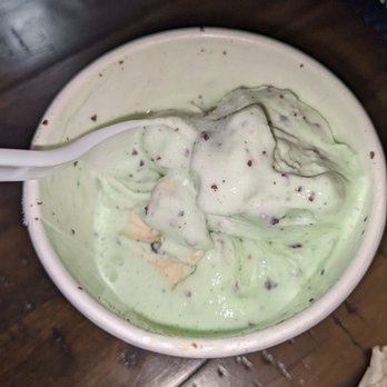 Braums Ice Cream & Dairy Strs - Mint chip ice cream where the plastic shards were found - Ice Cream & Frozen Yogurt Near Me - Denton, Texas