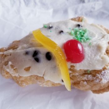 Sal & Dom's Pastry Shop - My ex was sooo sfingi with his affection! Especially on St. Joseph's Day for some reason. - Bakeries Near Me - Bronx, New York