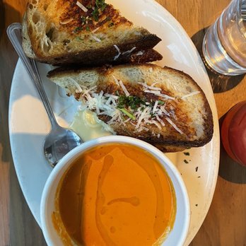Commoner & Co - Grilled cheese sandwich - Cocktail Bars Near Me - Tucson, Arizona Commoner & Co - Grilled cheese sandwich - Cocktail Bars Near Me - Tucson, Arizona