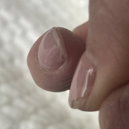 Gel chipped within 4 days of redoing polish. Overlay with gel polish . :(