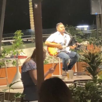 Queensbreak Restaurant - Don't know his name, but he was really good - New American Near Me - Honolulu, Hawaii