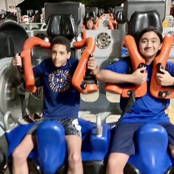 Six Flags Magic Mountain - Amusement Parks Near Me - Valencia, California