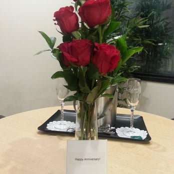 Sybaris Pool Suites - Beautiful flowers with a personalized note! - Hotels Near Me - Frankfort, Illinois Sybaris Pool Suites - Beautiful flowers with a personalized note! - Hotels Near Me - Frankfort, Illinois