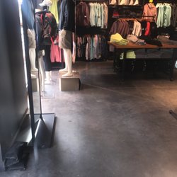 Eddie Bauer - Store