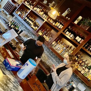 Mamma Onesta's Italian Restaurant - Nice bar. - Italian Near Me - Canton, Georgia