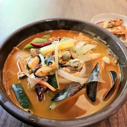 Asia Imbiss - 짬 뽕 Jjamppong Scharfe Suppe mit Meeresfrüchten