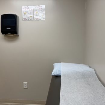 MedCove Urgent Care - Exam room - Urgent Care Near Me - Covina, California MedCove Urgent Care - Exam room - Urgent Care Near Me - Covina, California