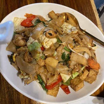 Boun Thai Kitchen - Salad Near Me - Paradise, Nevada