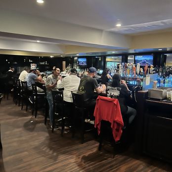 Killer Shrimp - Bar area - Seafood Near Me - Marina Del Rey, California