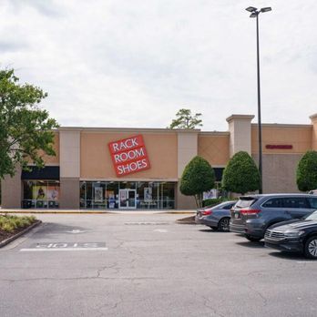 Rack Room Shoes - Parking Lot Entrance with Signage - Shoe Stores Near Me - Hiram, Georgia