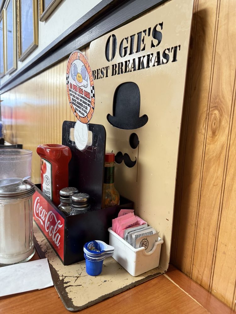 Ogie's Cafe