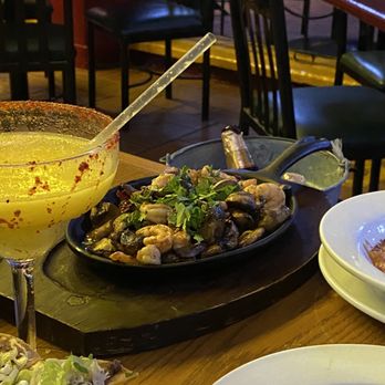 Los Remedios - Shrimp and Mushrooms Skillet - Mexican Near Me - Tijuana, BCN Los Remedios - Shrimp and Mushrooms Skillet - Mexican Near Me - Tijuana, BCN