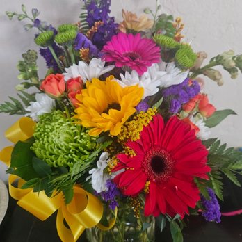Gerryann's Flowers - Florists Near Me - Lake Elsinore, California