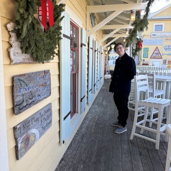 Boatyard Bar & Grill - Outdoor seating - Seafood Near Me - Annapolis, Maryland