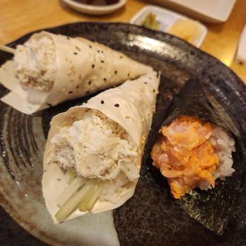 Hayatobi Sushi - Blue crab Handroll & Spicy Albacore Handroll - Sushi Bars Near Me - San Gabriel, California