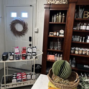 Loudoun Market - Antiques Near Me - Aldie, Virginia
