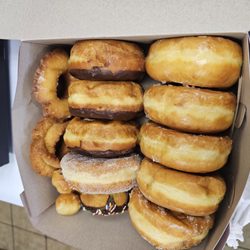 Daily Donuts Sandwich - One dozen assorted donuts