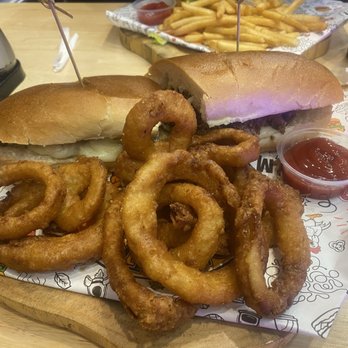 Burger & Philly - Onion rings were very good - Burgers Near Me - Miami Beach, Florida
