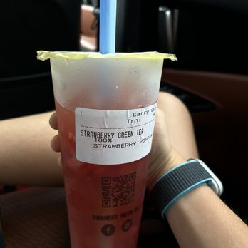 Nice 2 Meet Cha - Large Strawberry Green Tea - Bubble Tea Near Me - Maple Grove, Minnesota