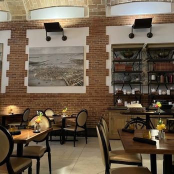 Map Room Tea Lounge - Wonderful atmosphere in this cozy bar tucked away in Boston's Public Library - Lounges Near Me - Boston, Massachusetts