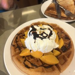 Water Drop Teahouse - Ice cream waffle