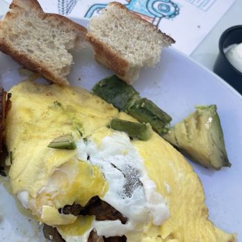 Farmer's Table - Bread was so hard you couldn't bite into it and was cold . Omelet was raw- see the white and runny - New American Near Me - La Mesa, California
