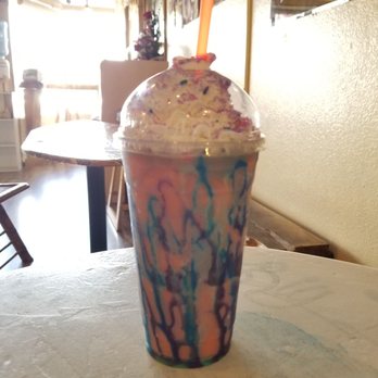 Makani's Magic Pineapple Shack - Strawberry Lightning smoothie - Juice Bars & Smoothies Near Me - Hilo, Hawaii