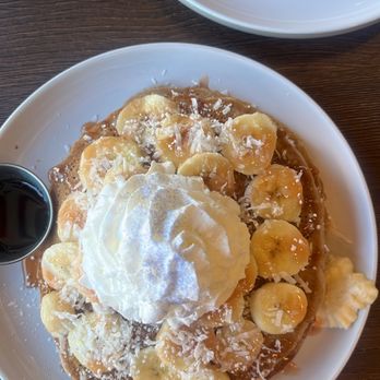 Red Maple - Banana pancakes - Cafes Near Me - Los Angeles, California