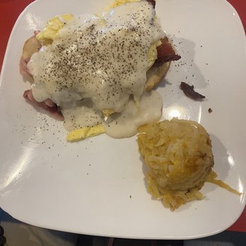 Elvira's Cafe - Haystack with Hash-brown Casserole - American Near Me - Sevierville, Tennessee