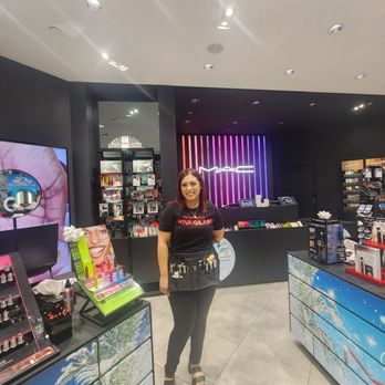 MAC Cosmetics - Such a helpful gal - Makeup Artists Near Me - Brea, California