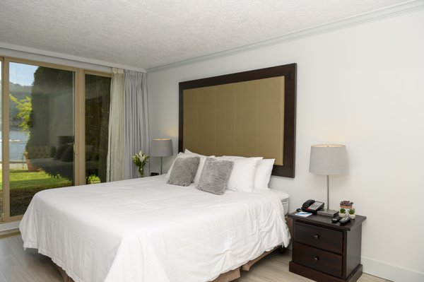 Oceanfront Suites at Cowichan Bay by null